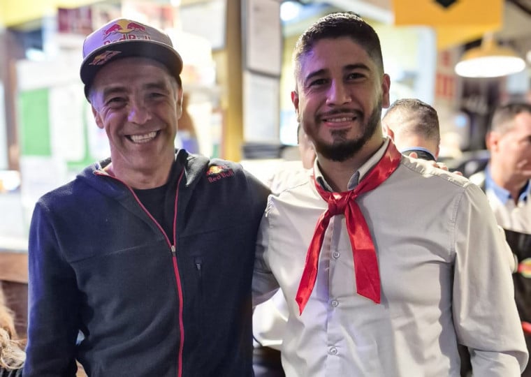 Projeto de lei é do vereador Giovane Byl, do Podemos, que aparece na foto com Mineirinho