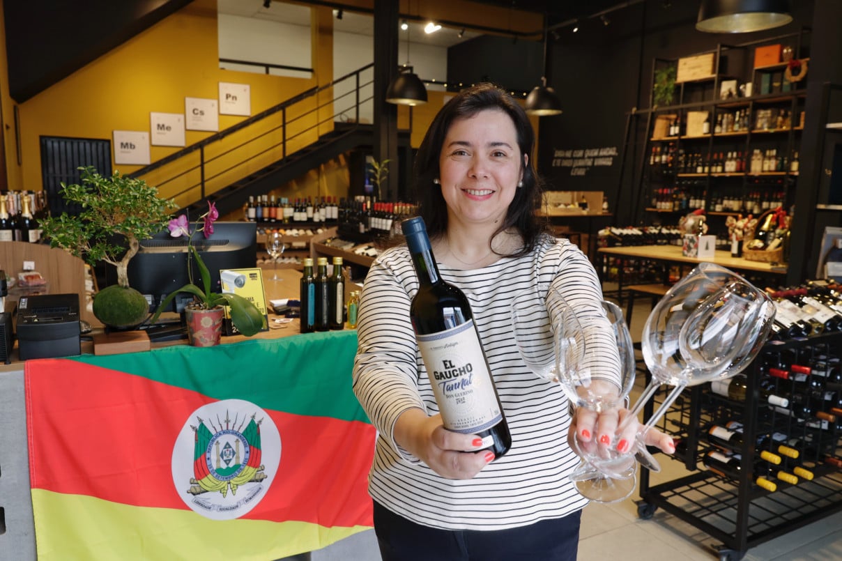 Ingrid Garcia &eacute; a empreendedora &agrave; frente do Pacifc Vinhos, loja e wine bar que fica na Zona Norte | T&Acirc;NIA MEINERZ/JC