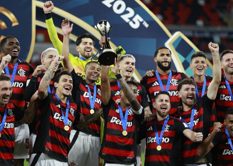 Pelo triunfo, o Flamengo teve direito a erguer mais um troféu, o da Copa Challenger