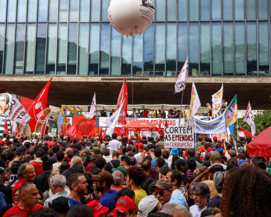 Ato na Paulista protesta contra Congresso, Motta e PL da dosimetria