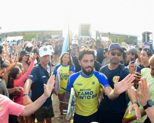 Cearenses dominam em casa e vencem última etapa da WSL em Fortaleza