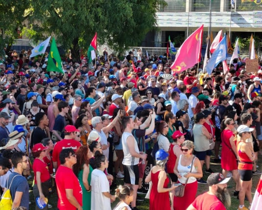Porto Alegre concentra manifestação contra o PL da Dosimetria na Redenção