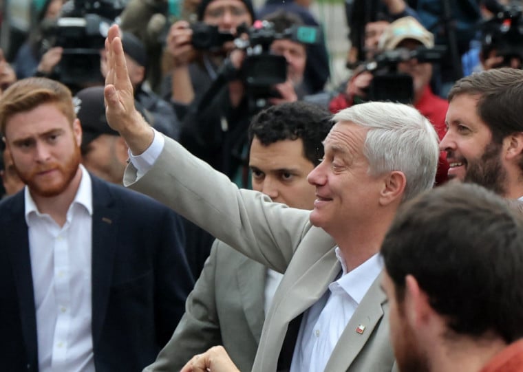 Antonio Kast obteve maioria dos votos no pleito no Chile