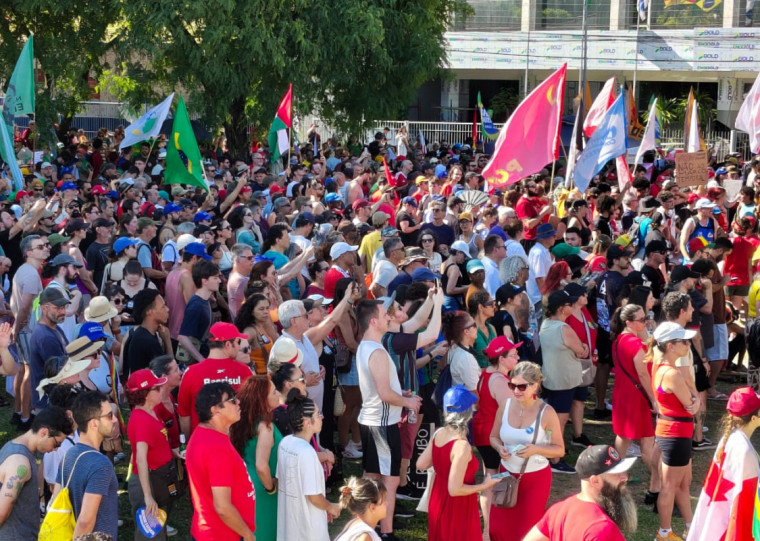 Protesto em Porto Alegre percorreu ruas do Centro Histórico e do bairro Cidade Baixa