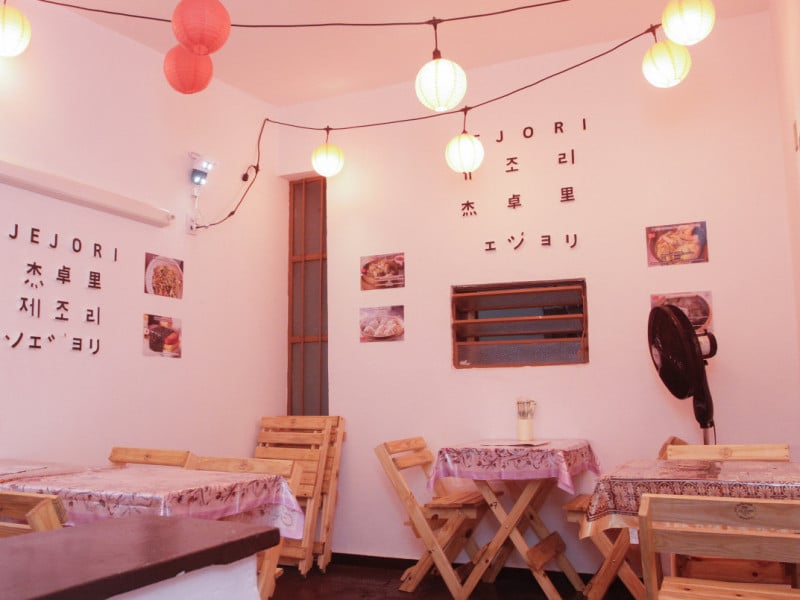 O restaurante &eacute; dividido em dois espa&ccedil;os<br />Foto: EVANDRO OLIVEIRA/JC