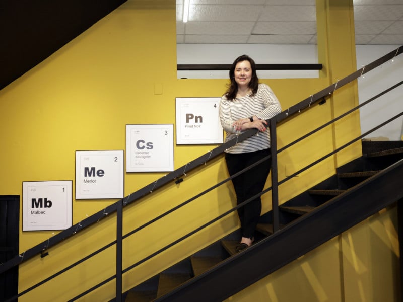 A loja trabalha com mais de 250 r&oacute;tulos, sendo os mais ex&oacute;ticos os com origem no Leste Europeu<br />Foto: T&Acirc;NIA MEINERZ/JC