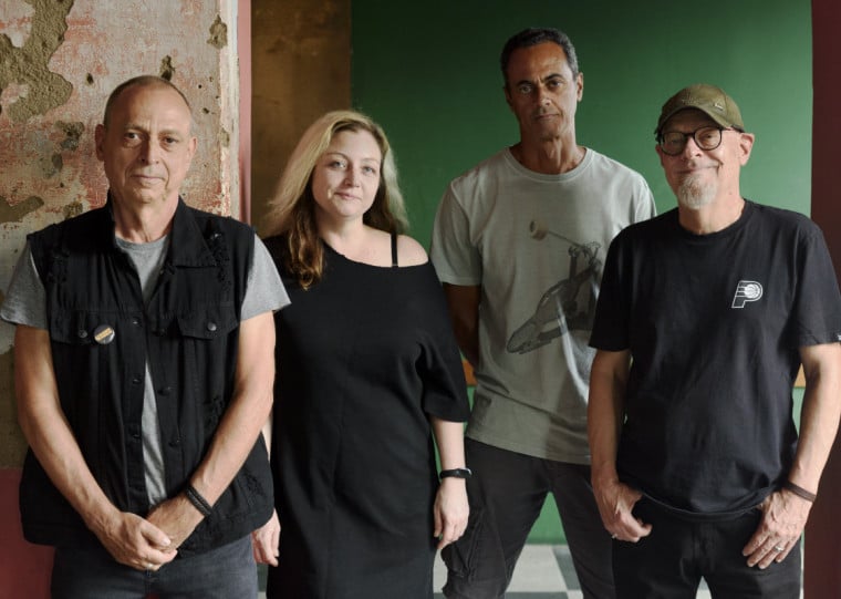 Banda volta ao Ocidente, onde fez seu primeiro show em 1984