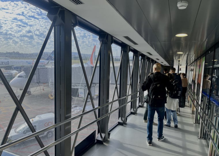 Viagens a lazer, férias escolares e visitas a parentes e amigos aquecem demanda por voos no final do ano