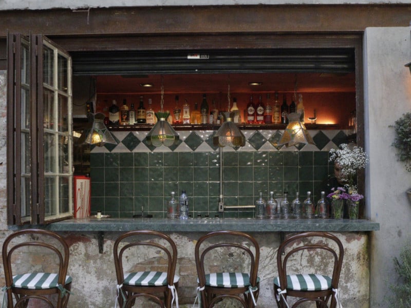 Um dos focos do neg&oacute;cio est&aacute; nos drinks, oferecendo uma carta s&oacute; de spritz<br />Foto: FABIOLA CORREA/JC