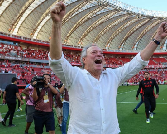 Após ida a Montevidéu, Inter ainda não confirma Pezzolano como treinador