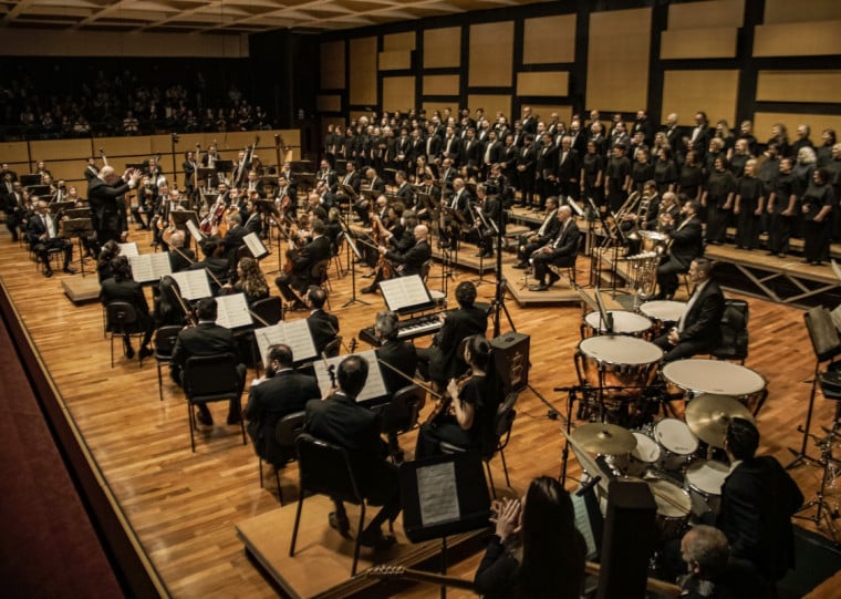 Com ingressos esgotados, espetáculo une orquestra profissional ao Coro Sinfônico, Ospa Jovem e Coros da Escola da Ospa
