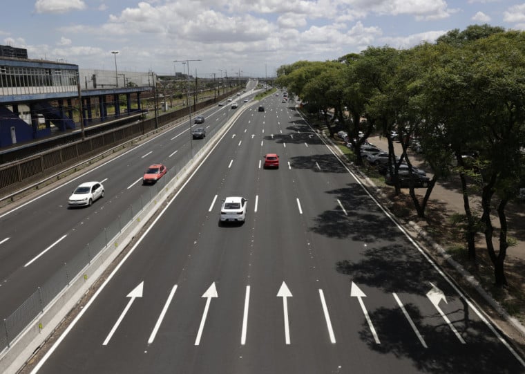Avenida Zaida Jarros, na Zona Norte, recebeu melhorias como recapeamento asfáltico e telas divisórias 