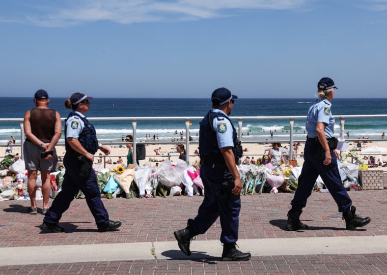 Naveed Akram e Sajid Akram abriram fogo na praia de Bondi, em Sydney, durante uma celebração judaica no local