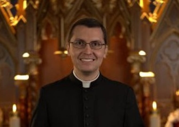 Padre Alex Nogueira, mestre em direito canônico, professor acadêmico e autor de livros