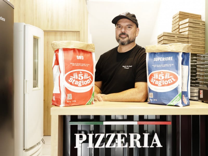 As pizzas da Sapore Di Napoli Pizzeria possuem um per&iacute;odo de fermenta&ccedil;&atilde;o mais longo, podendo chegar a at&eacute; 72 horas <br />Foto: T&Acirc;NIA MEINERZ/JC