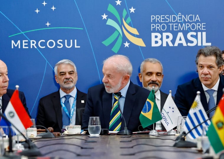 Presidente da República, Luiz Inácio Lula da Silva, sessão Plenária da Cúpula de Presidentes e Chefes de Delegação dos Estados Partes do Mercosul e dos Estados Associados. Belmond Hotel Cataratas, Foz do Iguaçu - PR.

 

Foto: Ricardo Stuckert / PR