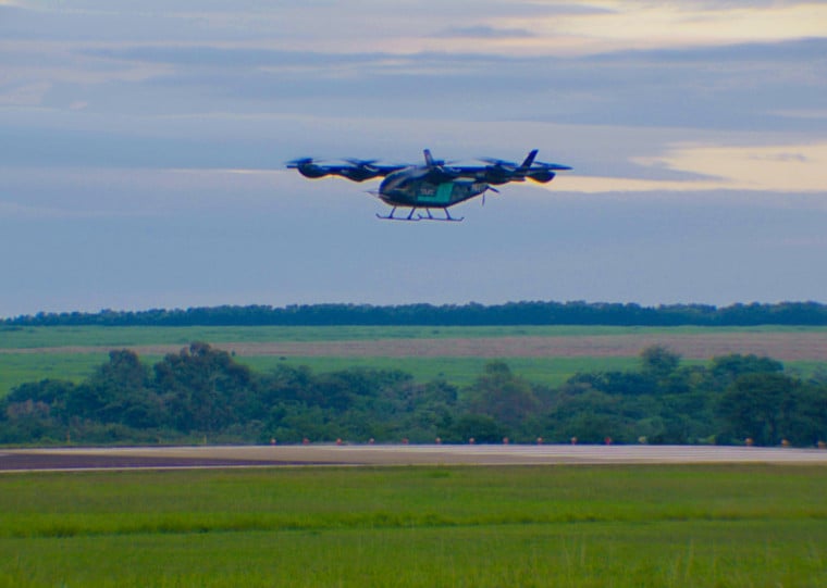 Voo inaugural aconteceu na unidade de testes da Embraer, em Gavião Peixoto