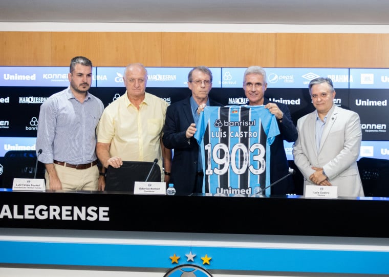 Treinador disse que a restrição de verba exigirá mais assertividade