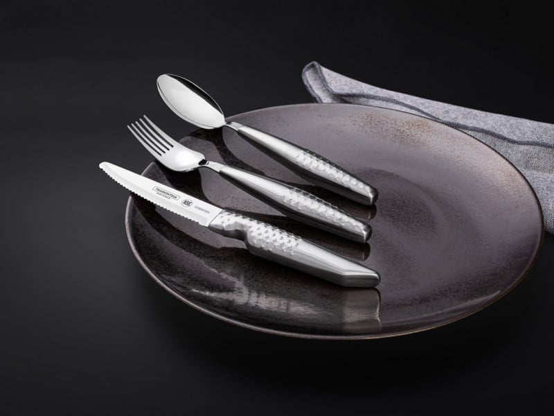 Textura, peso, material e dimens&atilde;o: esses aspectos foram pensados para garantir conforto e autonomia<br />Foto: Tramontina/Divulga&ccedil;&atilde;o/JC