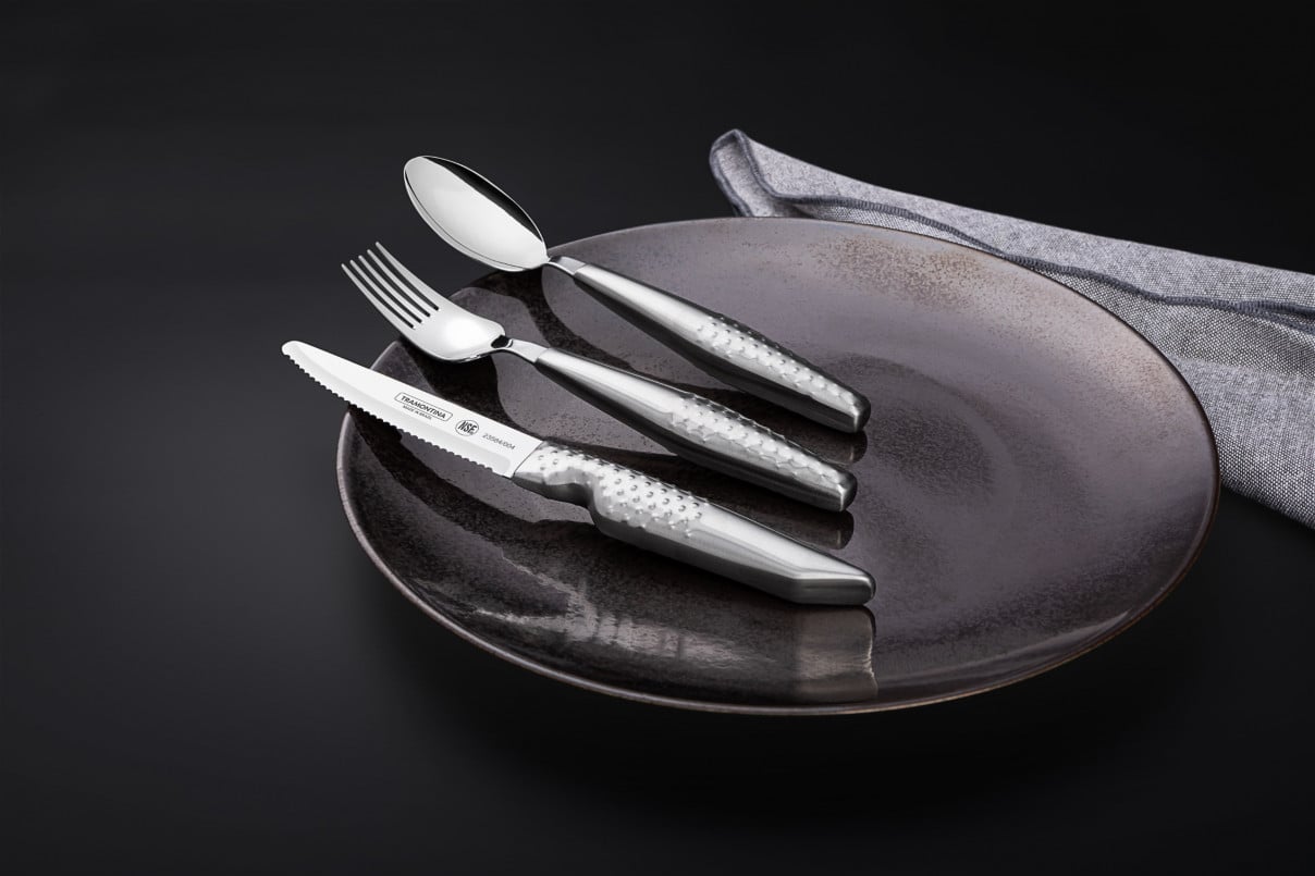 Textura, peso, material e dimens&atilde;o: esses aspectos foram pensados para garantir conforto e autonomia | Tramontina/Divulga&ccedil;&atilde;o/JC