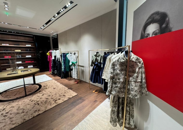 Boutique da estilista Carolina Herrera abriu um pouco antes do Natal no Iguatemi Porto Alegre