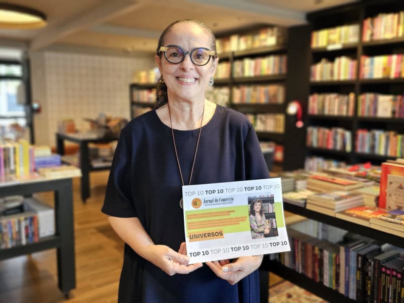 Rosi D'Agostin &eacute; o nome &agrave; frente do Universos - Livros, caf&eacute;, artes e vinhos<br />Foto: NATHAN LEMOS/JC