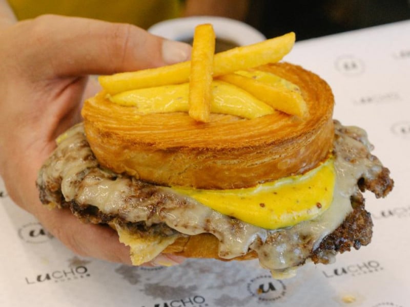 O New York Roll Smash &eacute; uma edi&ccedil;&atilde;o especial de Natal em parceria com a Croq D'or<br />Foto: Guilherme Petersen/Divuga&ccedil;&atilde;o/JC