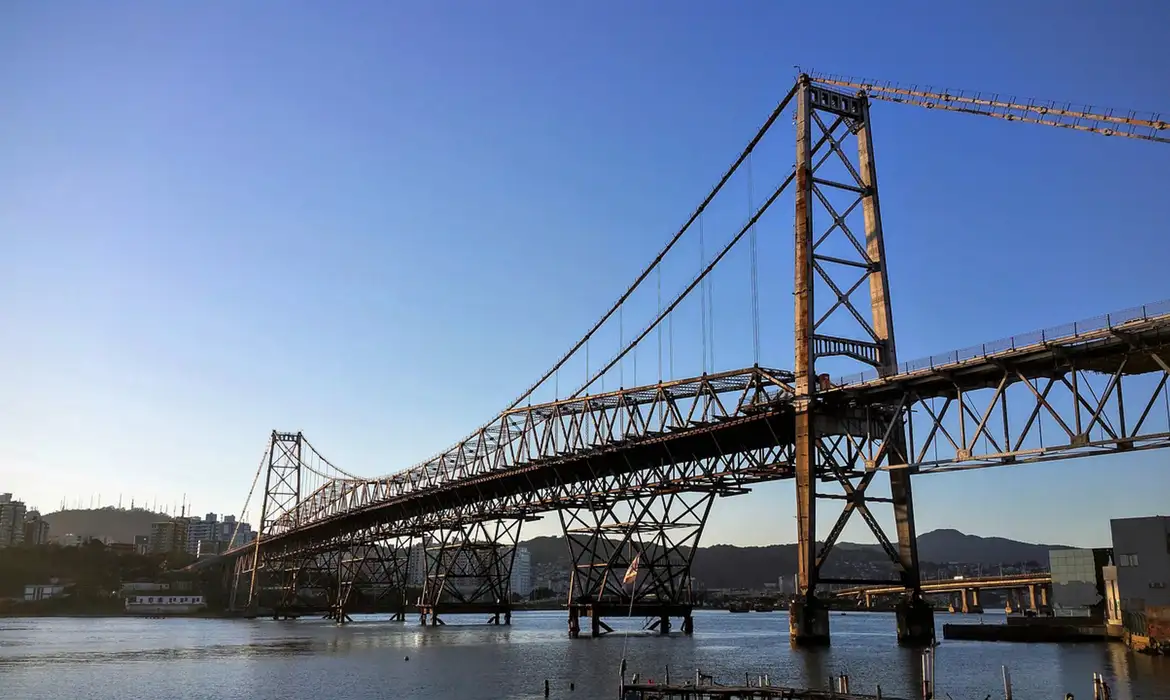 Estado terá chuva moderada a pontualmente forte, ventos de intensidade variada e granizo nesta tarde e à noite