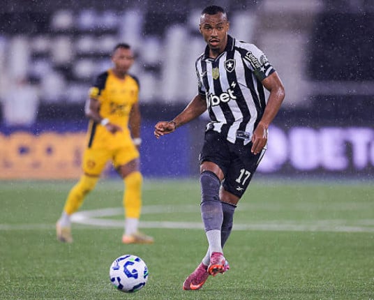 Palmeiras tenta tirar volante Marlon Freitas do Botafogo