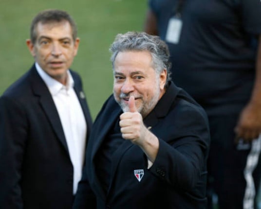 Impeachment de Casares no São Paulo avança e ganha possível data no Conselho Consultivo