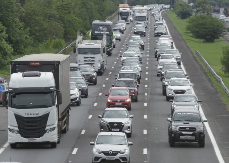 Durante todo o período, a maior movimentação estará concentrada no retorno do feriado prolongado, em que mais de 285 mil veículos passarão pelas rodovias administradas pela ViaSul