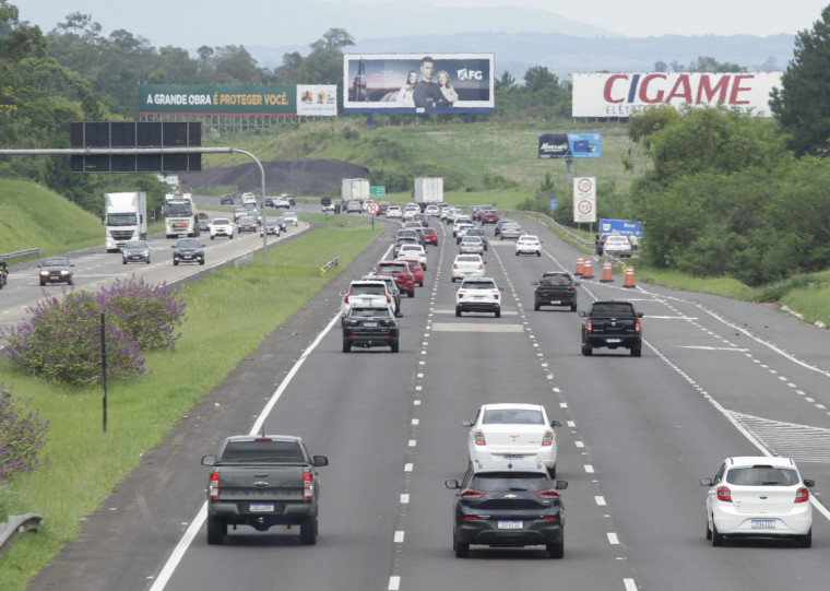 Veículos leves lideram alta de tráfego no RS, mostra estudo