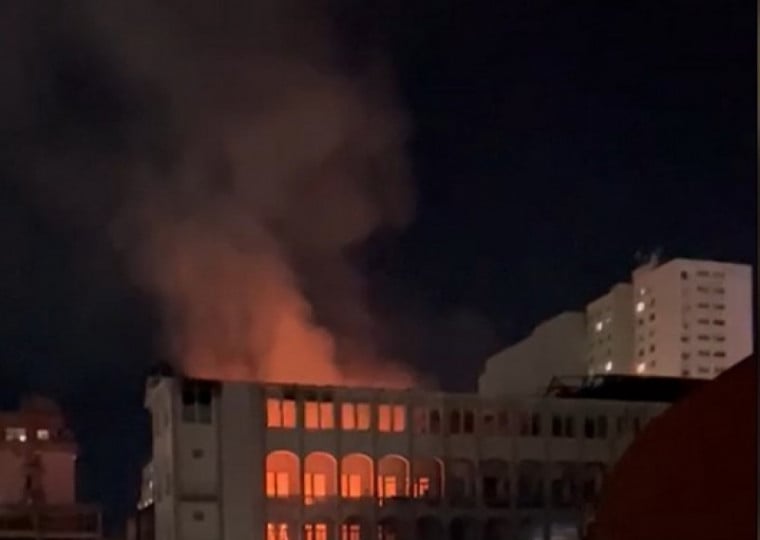 Segundo a administração da escola, o prédio estava vazio no momento do início do incêndio e não há registro de feridos