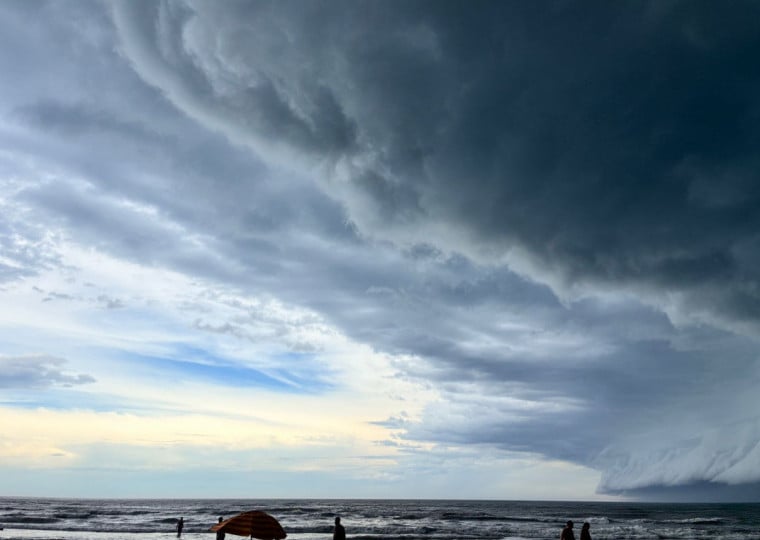 Litoral Norte tem alerta para chuva forte, rajadas de vento, granizo e risco alto de destelhamento