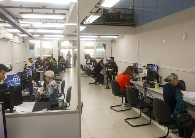 Postos de atendimento vão funcionar até 16h30min desta terça-feira