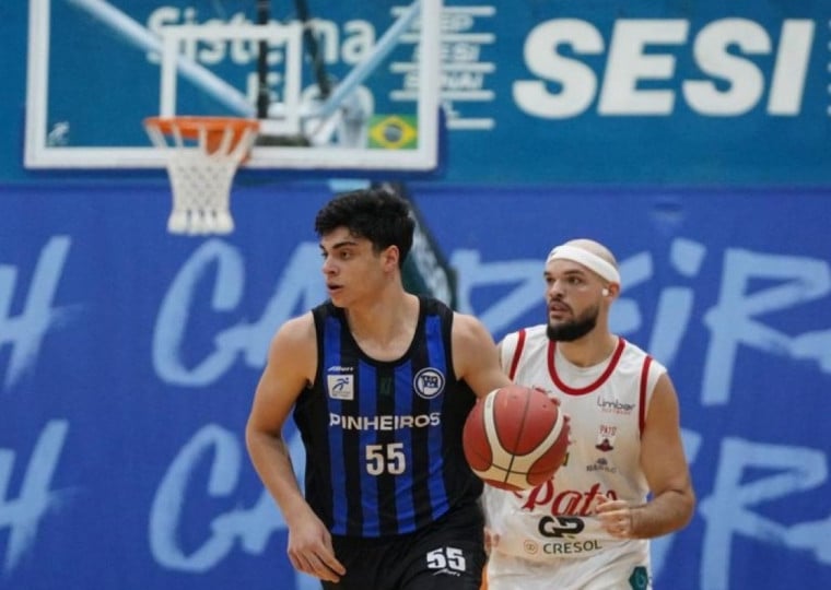 Pinheiros terminou o primeiro da competição no topo da tabela