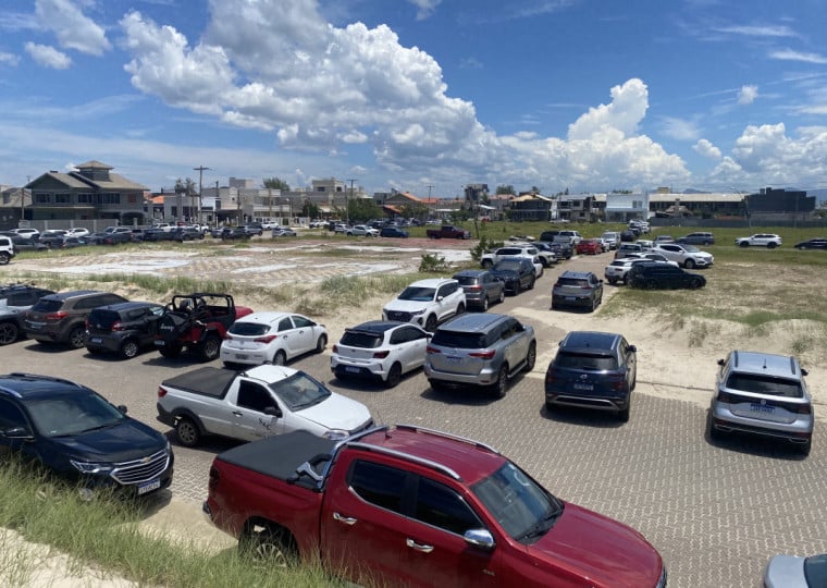 Terreno em Rainha do Mar que pertencia ao Banrisul e onde pode ser construído prédio de 14 andares