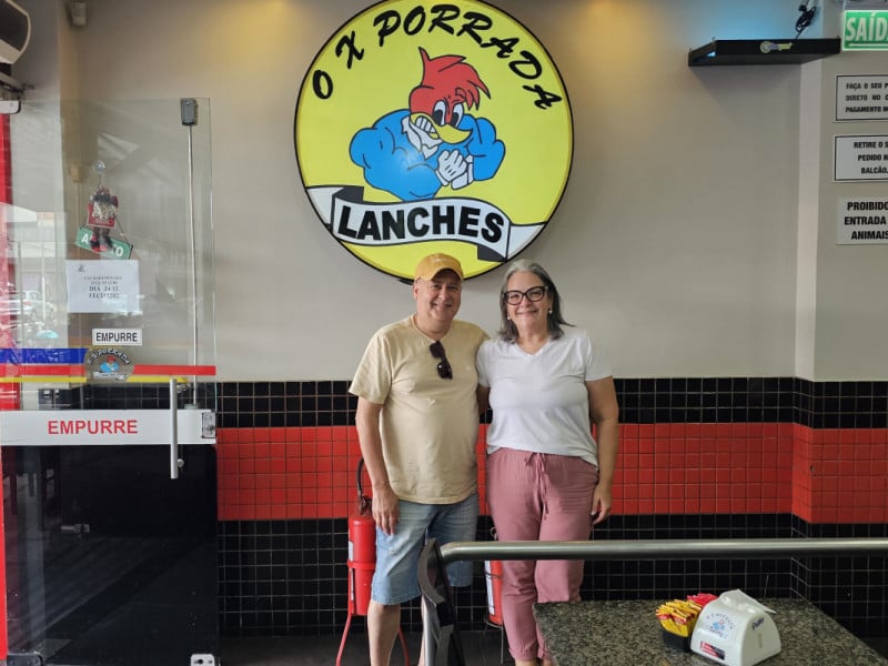 O neg&oacute;cio, que funciona h&aacute; mais de tr&ecirc;s d&eacute;cadas, &eacute; comandado pelo casal Alex e Cheila Eugenio<br />Foto: JAMIL AIQUEL/ESPECIAL/JC