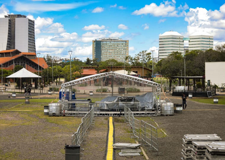 A chegada do Ano-Novo em Porto Alegre será realizada novamente no Parque Harmonia, com entrada gratuita. A programação do Réveillon 2026 se inicia às 17h do dia 31 e segue até as 3h de 1º de janeiro 