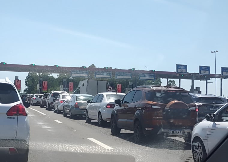 Movimento de veículos em direção ao Litoral Norte se intensifica   