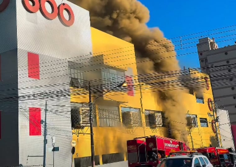 Ao menos seis bombeiros e três funcionários do supermercado foram hospitalizados na Santa Casa de Misericórdia