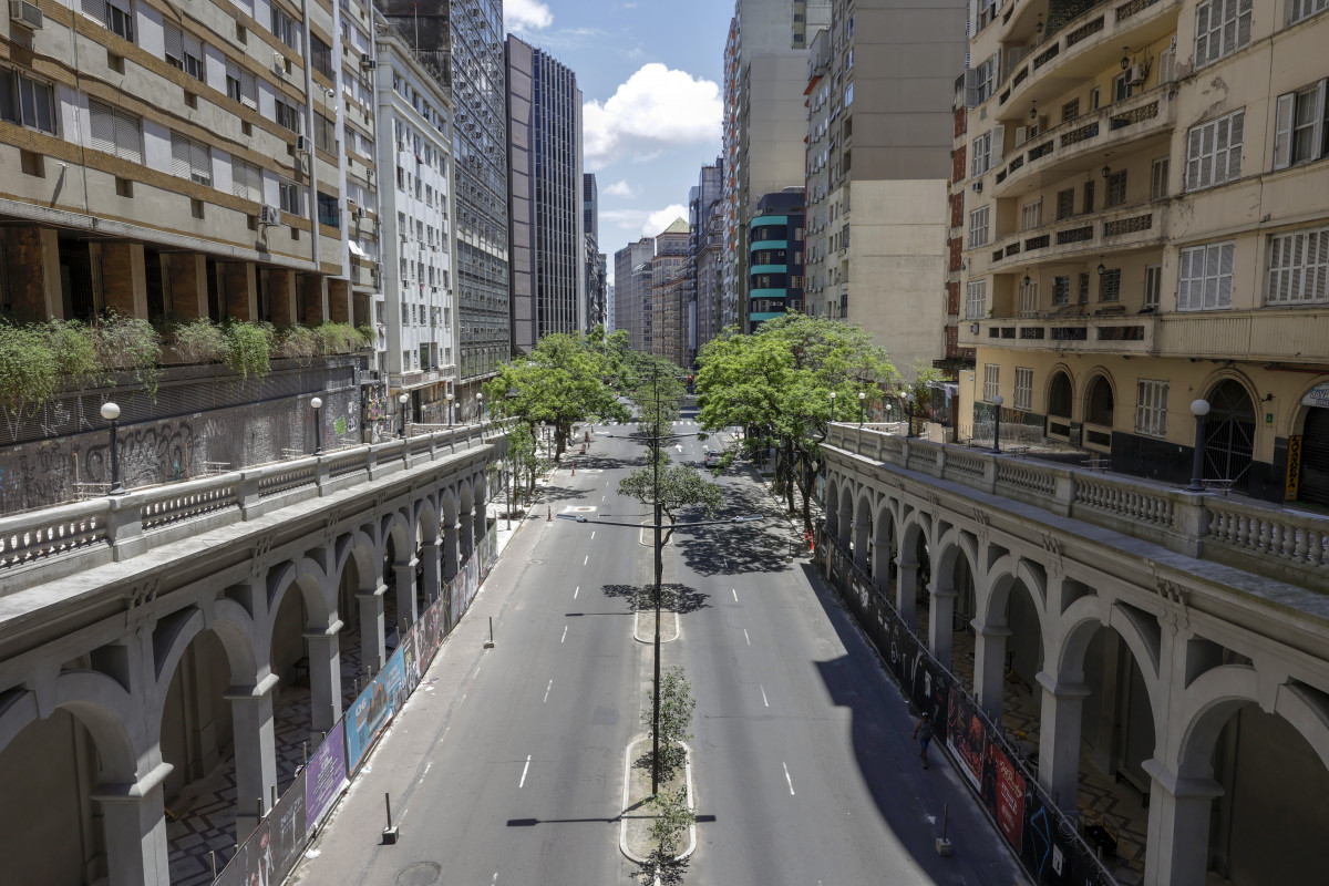 Porto Alegre esvaziada na manh&atilde; do primeiro dia de 2026; na foto, Viaduto sobre avenida Borges de Medeiros | T&Acirc;NIA MEINERZ/JC