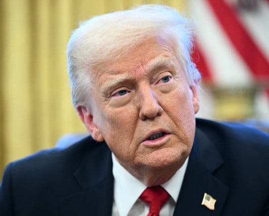 Trump anuncia aumento das tarifas globais dos EUA de 10% para 15% após revés na Suprema Corte