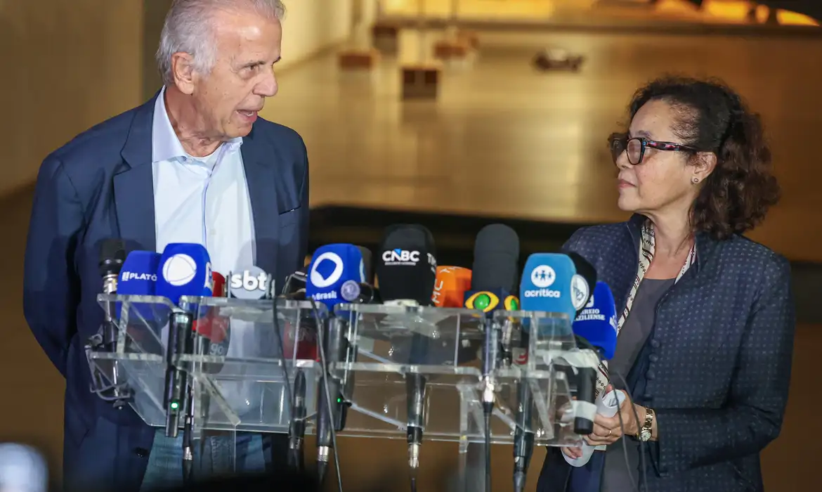 Ministros José Múcio e Maria Laura da Rocha disseram que seguem acompanhando a situação dos brasileiros na Venezuela