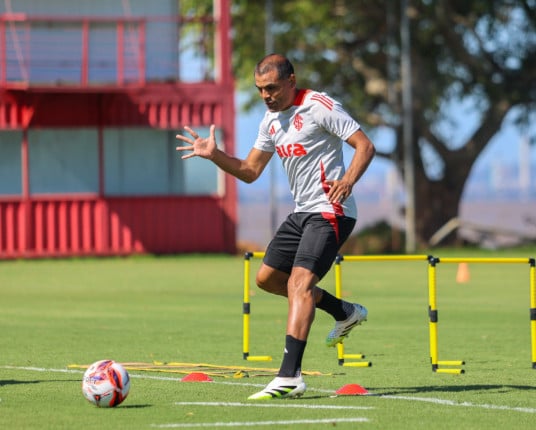 Ainda sem novas contratações, Inter tem primeiro treino com elenco completo