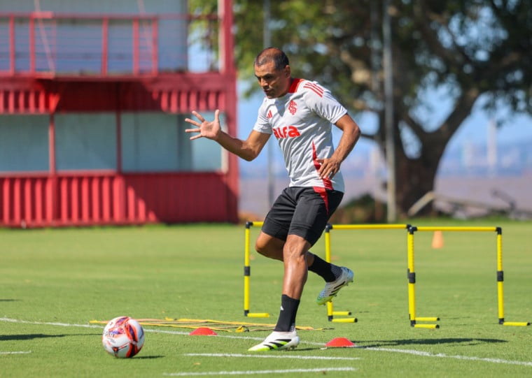 Mercado e Vitinho se juntaram a equipe um dia após a reapresentação oficial
