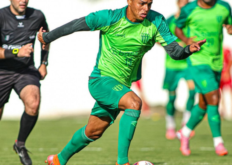 Dentro de campo, meta é chegar entre os quatro primeiros colocados da competição