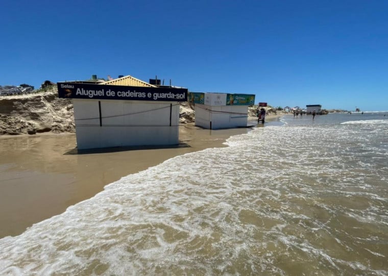 Alguns quiosques a beira-mar sequer conseguiram abrir neste domingo