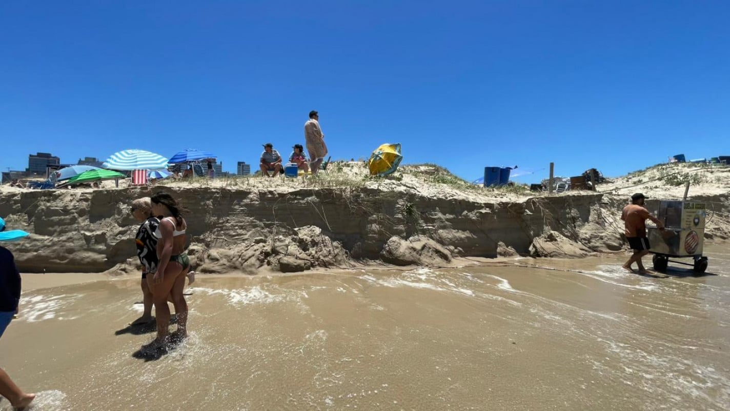 For&ccedil;a da &aacute;gua levou os veranistas para pontos mais elevados da Praia Grande | JOAO DIENSTMANN/DIVULGA&Ccedil;&Atilde;O/CIDADES