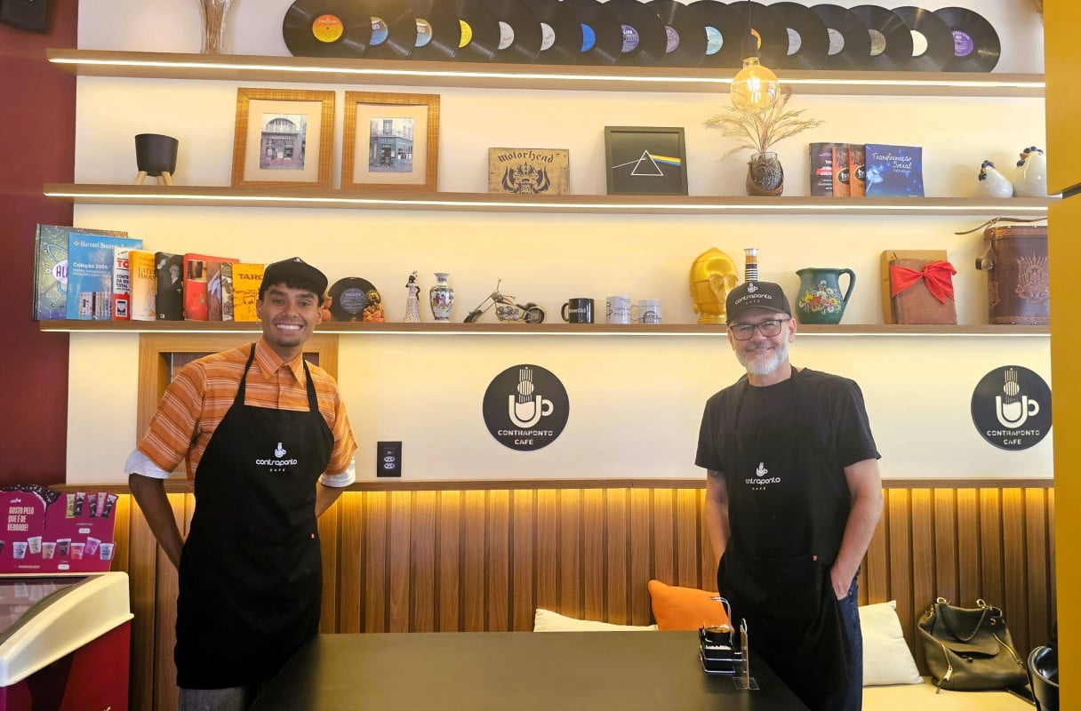 Parede com os artefatos que unem os gostos culturais do empreendedor | Gustavo Marchant/Divulga&ccedil;&atilde;o/JC